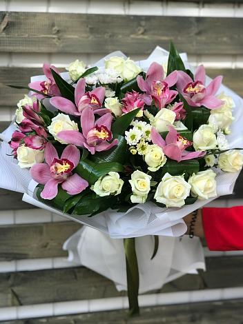 Букет цветов из: Розы и Хризантемы в Чегеме-Втором