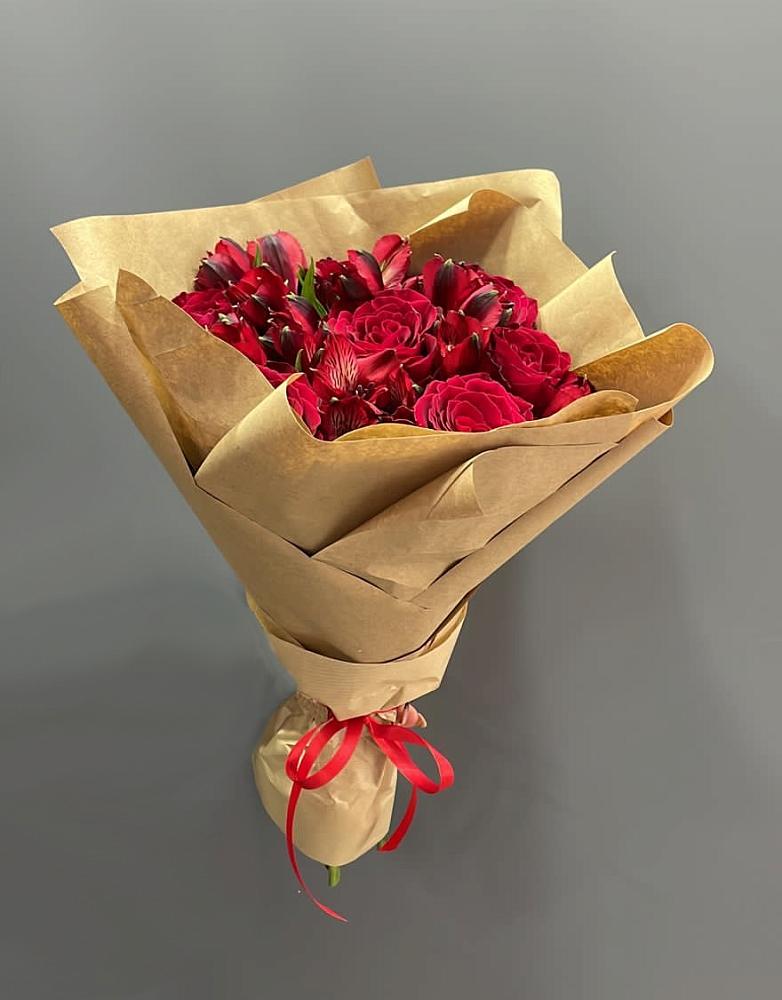 Букет цветов из: Альстромерии и Розы в Чегеме-Втором