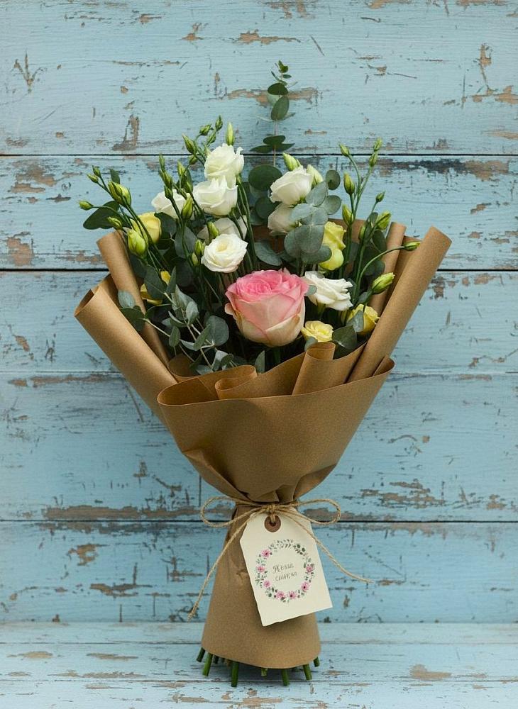 Букет цветов из: Розы и Лизиантусы в Чегеме-Втором