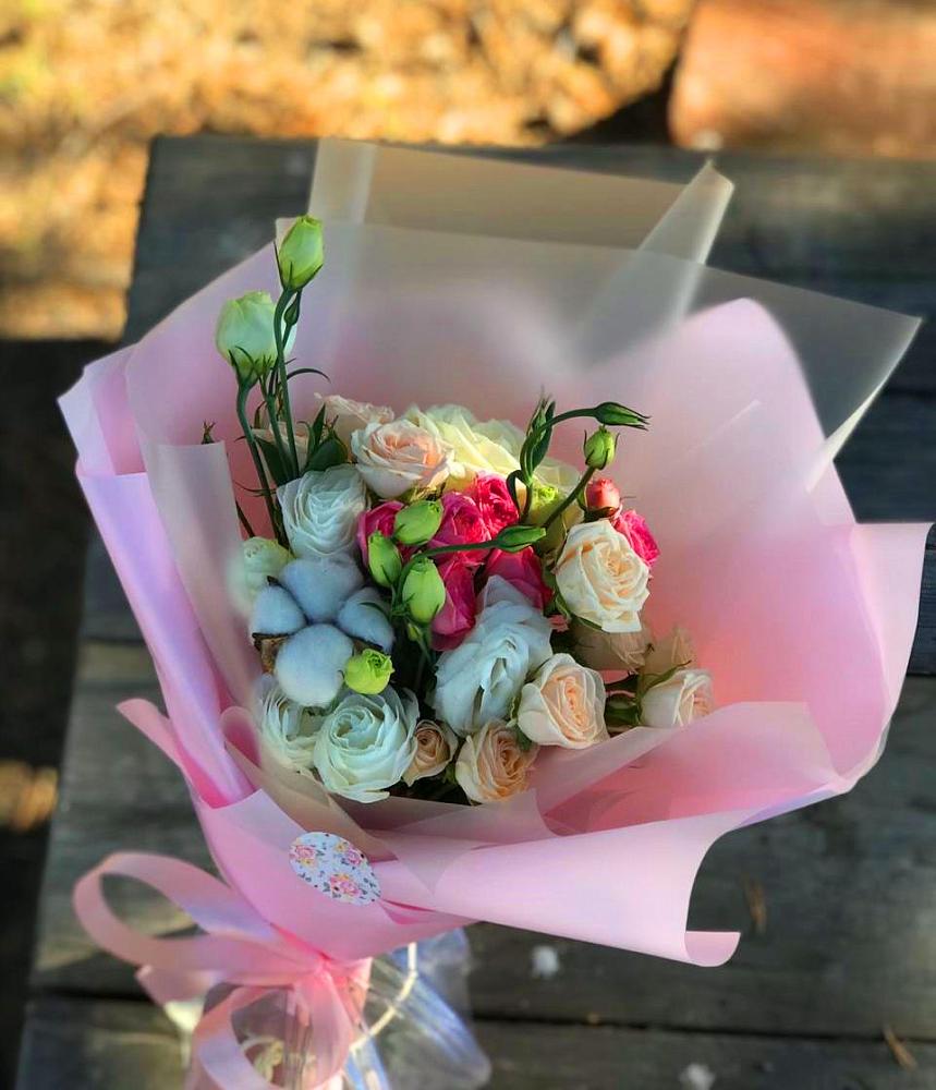 Букет цветов из: Розы и Лизиантусы в Чегеме-Втором