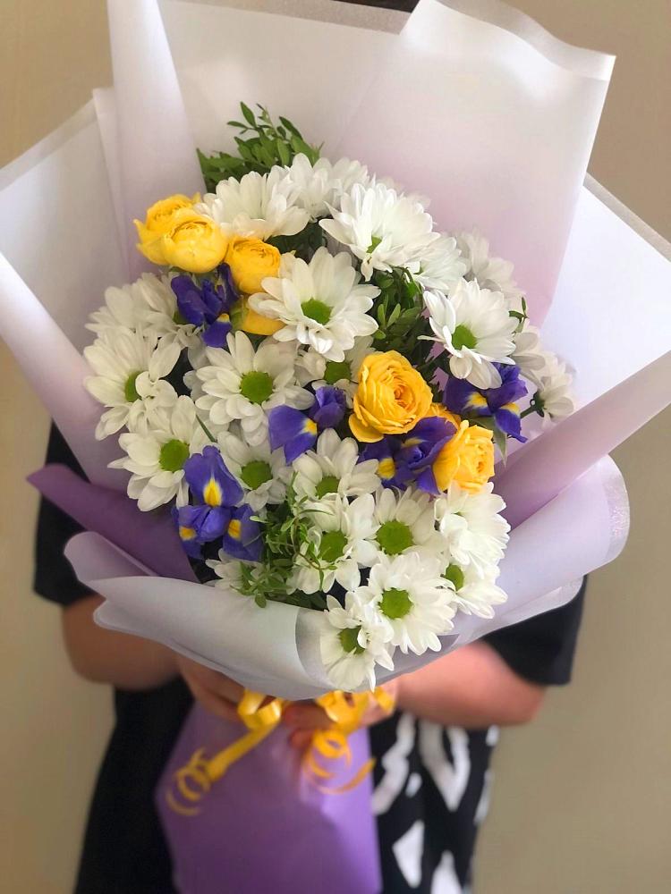 Букет цветов из: Ирисы, Хризантемы и Розы в Чегеме-Втором