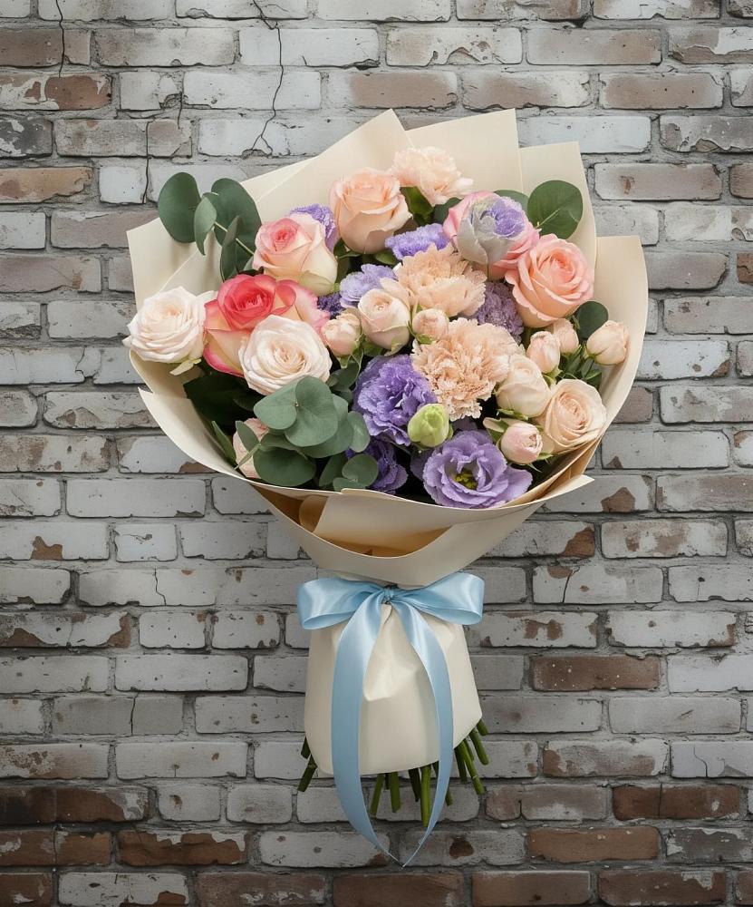 Букет цветов из: Розы, Лизиантусы и Гвоздики в Чегеме-Втором