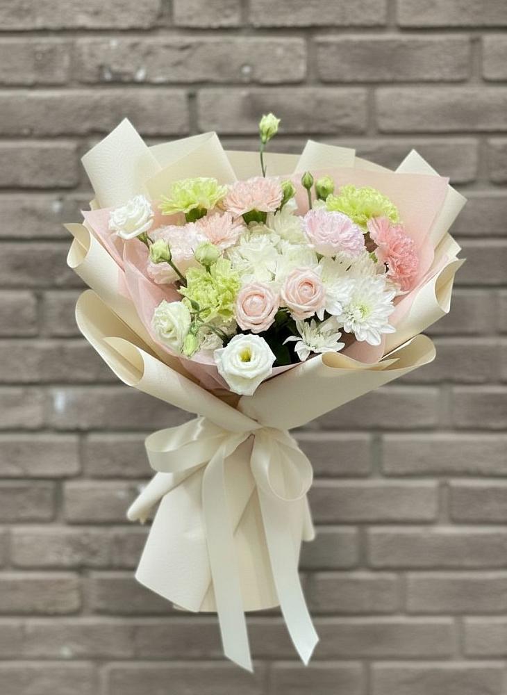 Букет цветов из: Гвоздики, Розы, Лизиантусы и Хризантемы в Чегеме-Втором