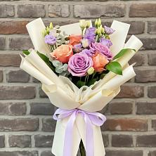 Букет цветов из:  Лизиантусы и Розы в Чегеме-Втором