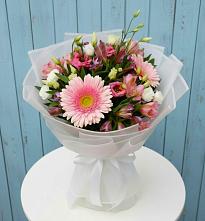 Букет цветов из:  Герберы, Альстромерии и Лизиантусы в Чегеме-Втором