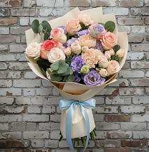 Букет цветов из:  Розы, Лизиантусы и Гвоздики в Чегеме-Втором