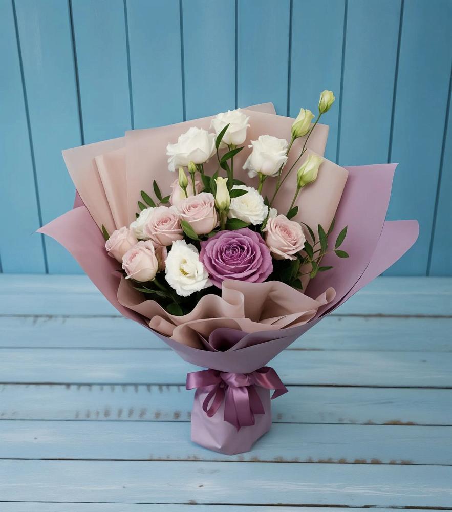 Букет цветов из: Розы и Лизиантусы в Чегеме-Втором